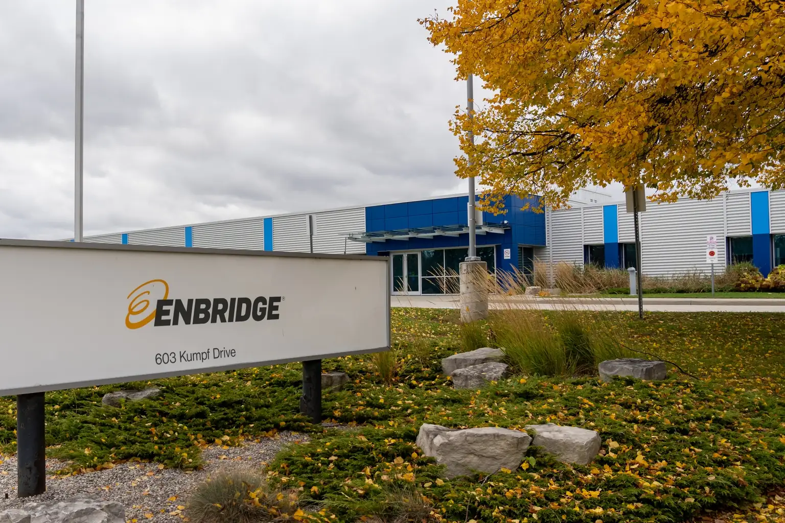 Enbridge Overvalued Like AI Tech Amid CapEx Risks (Hold)